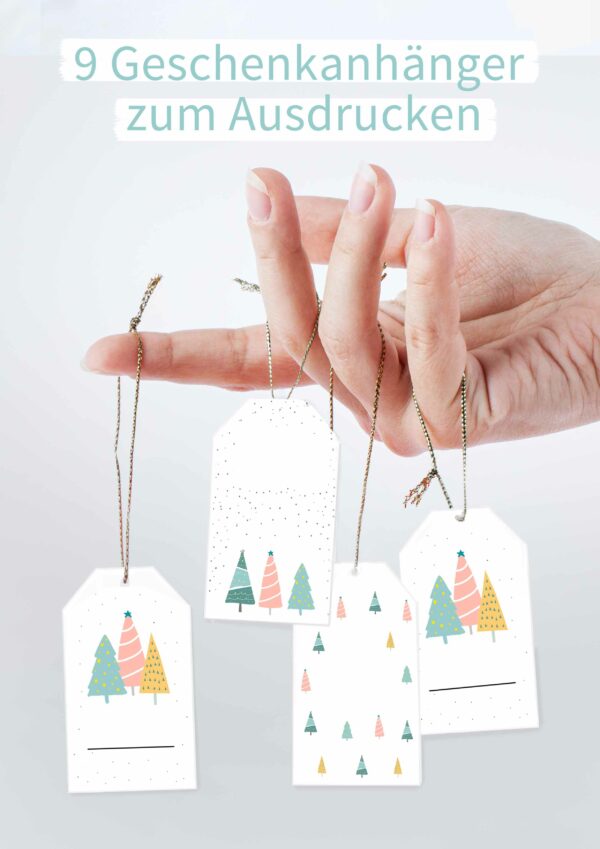 Geschenkanhänger Weihnachten mit bunten Tannenbäumen zum ausdrucken